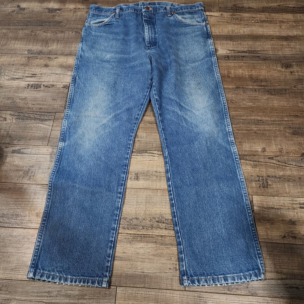 Vintage leather patch Wranglers men size 38x30 denim pants 2641